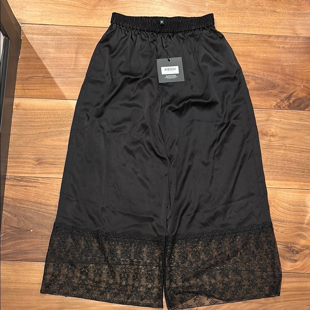 Cynthia Rowley size M NWT silk Elegant Black Lace Trim crop pants